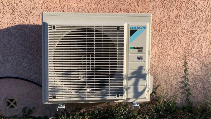 Installation d'une climatisation mono-split DAIKIN dans une villa à Auriol