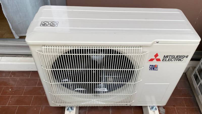 Installation dans un appartement d'une climatisation réversible HR35 mono-split Mitsubishi Electric à Marseille dans le 8 ème arrondissement