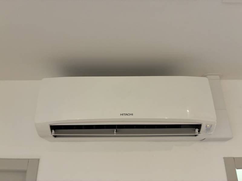 Climatisation réversible HITACHI unité intérieure AirHome 400 installé par PROXICLIM à Pourrières 