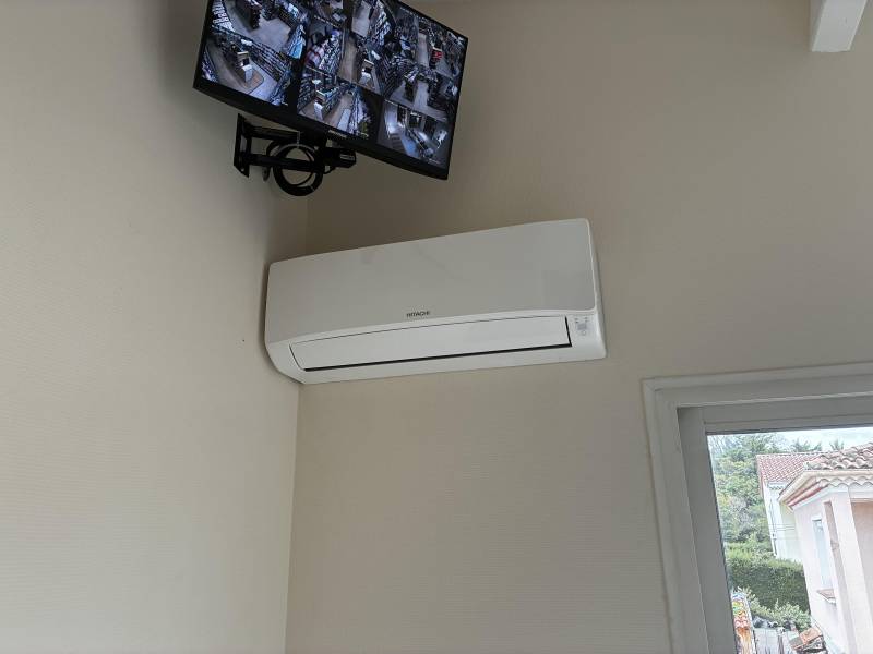 Unité intérieure AirHome 400 HITACHI RAK-DJ25PHAE installé par PROXICLIM à Allauch