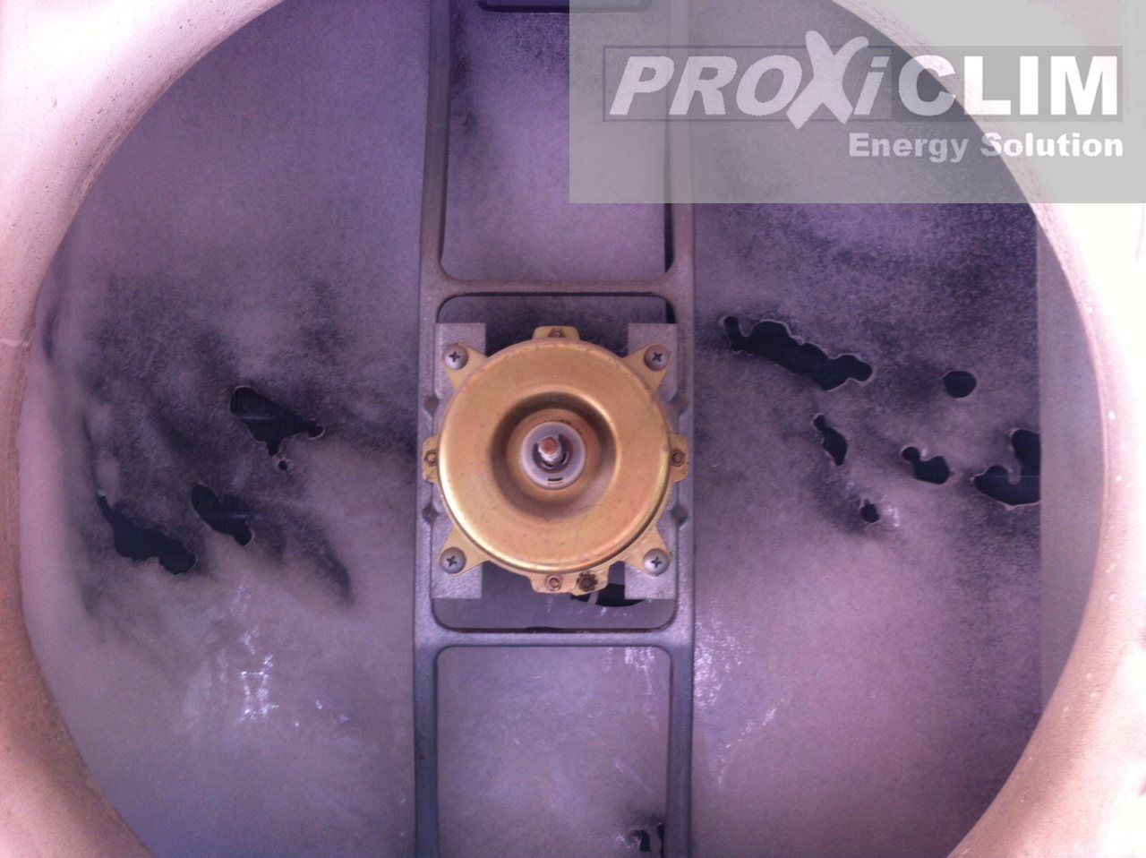 Groupe de climatisation pris en glace à Marseille