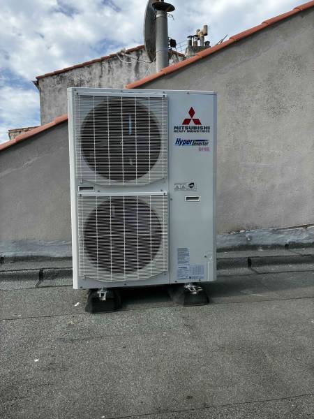 Groupe extérieur Hyper Heating Mitsubishi Heavy Industrie installé par PROXICLIM sur Marseille